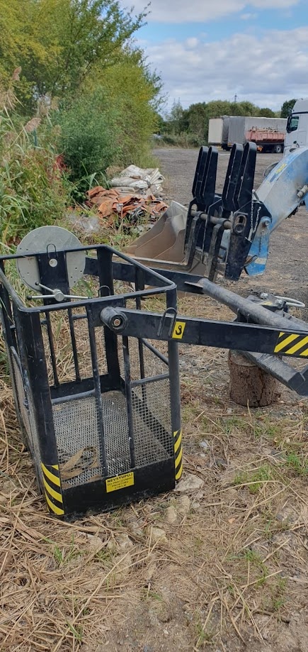 SAMOJÍZDNÝ TELESKOPICKÝ MANIPULÁTOR GENIE GTH - 4014 - 9