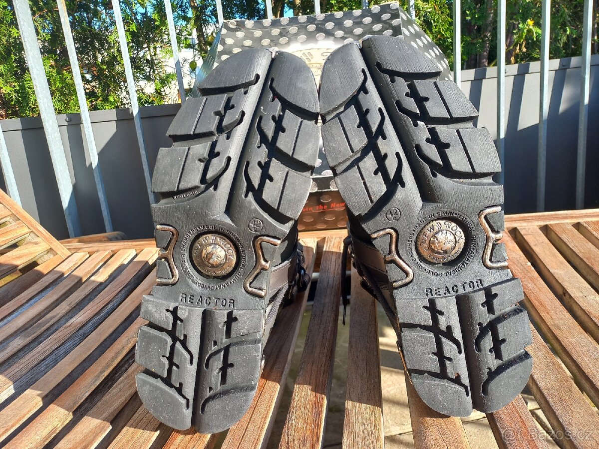 Boty 42 vel. New Rock Reactor - 9