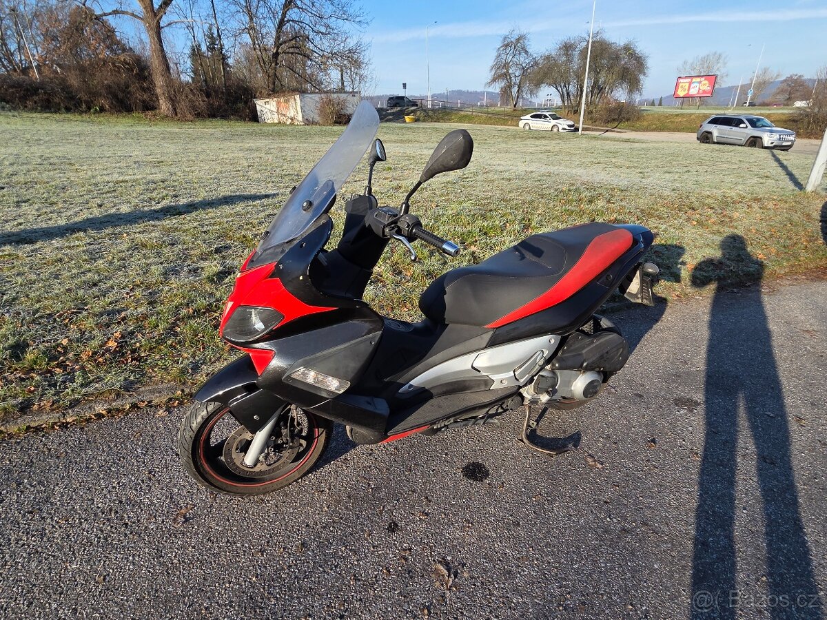 Aprilia SR 300 Max - 9
