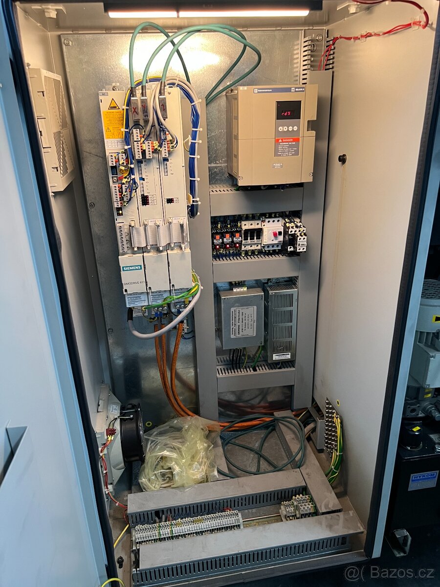 INTOS Nástrojařská frézka CNC - 9