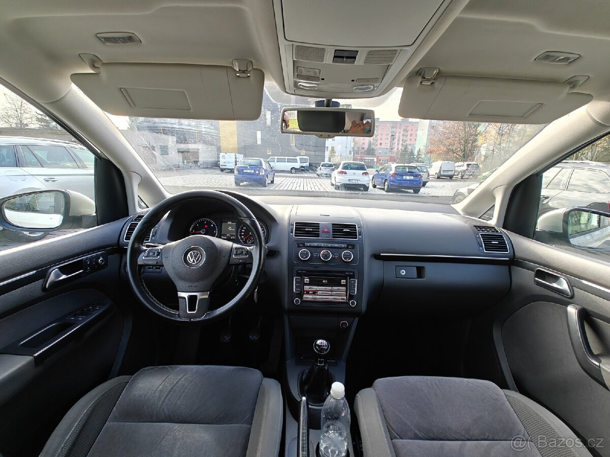 Volkswagen Touran 2.0tdi - HIGHLINE-ČR - 9