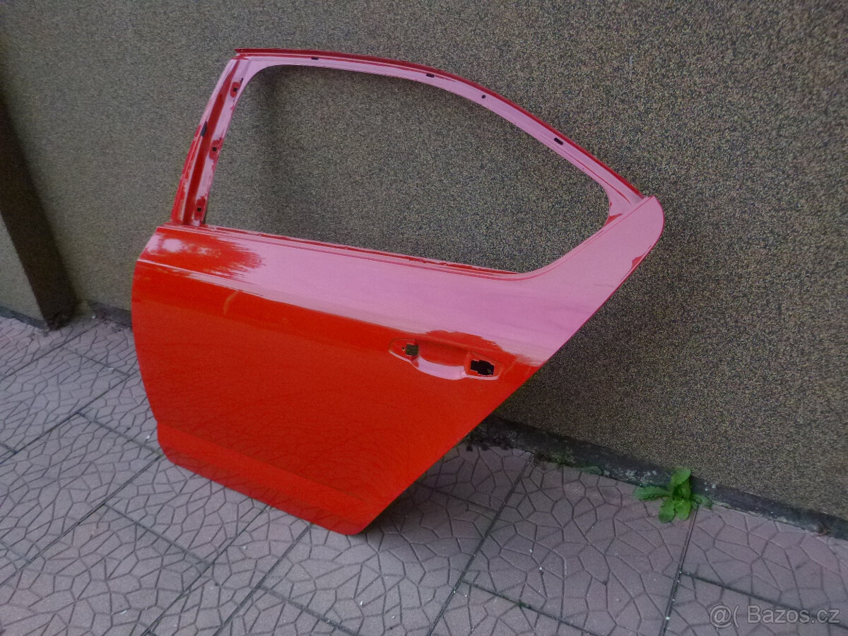 Škoda Octavia 3 III sedan limuzína orig dveře 5E5833311 - 9