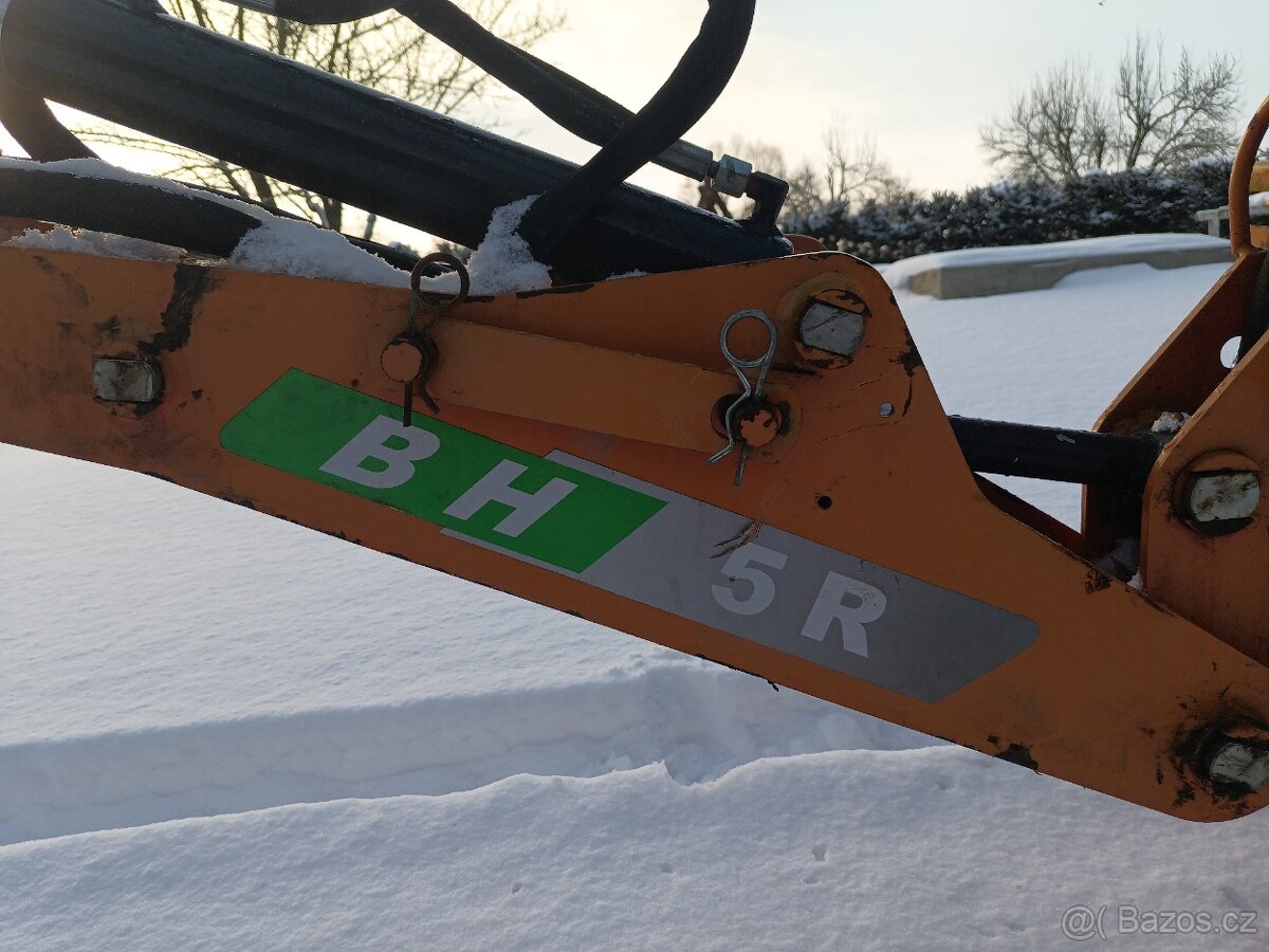 Malotraktor s čelním nakladačem a podkop - 9