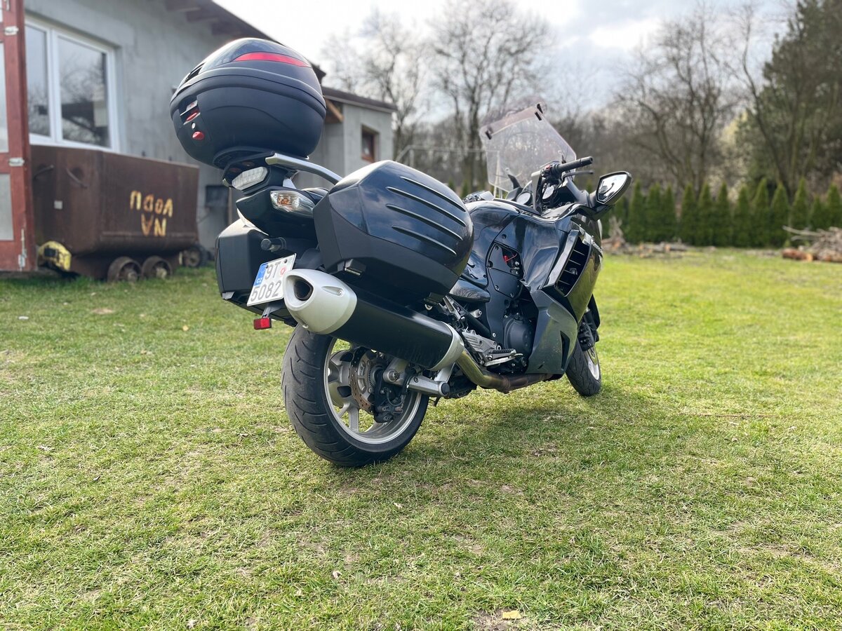 Kawasaki 1400 GTR - 9