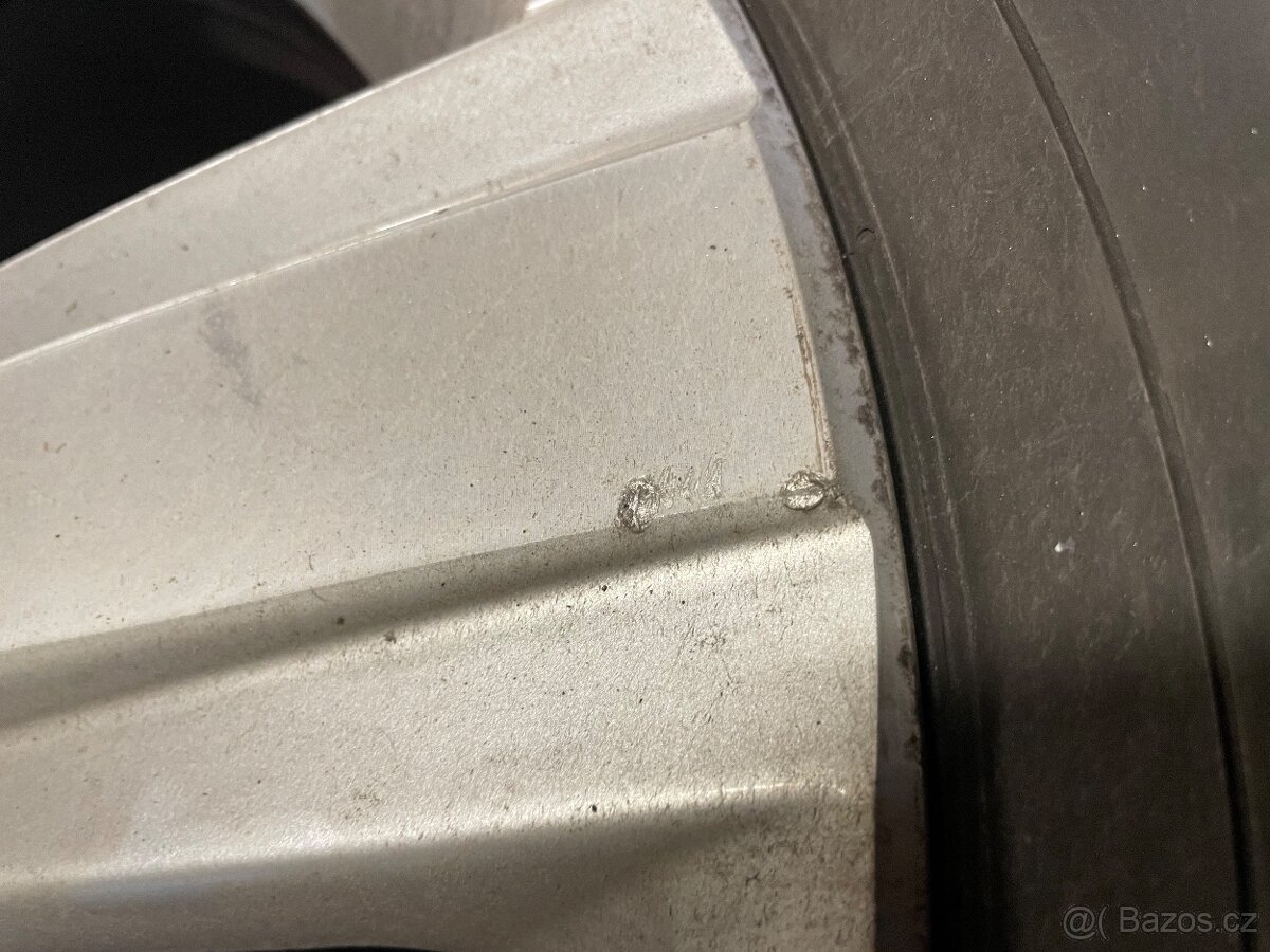 VW 6,5jx16 et33, letní 215/60 - 9