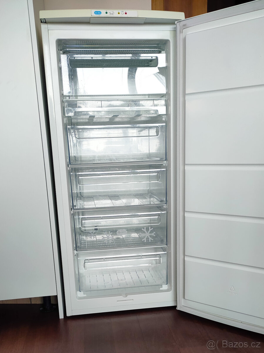 mrazák ZANUSSI - 9