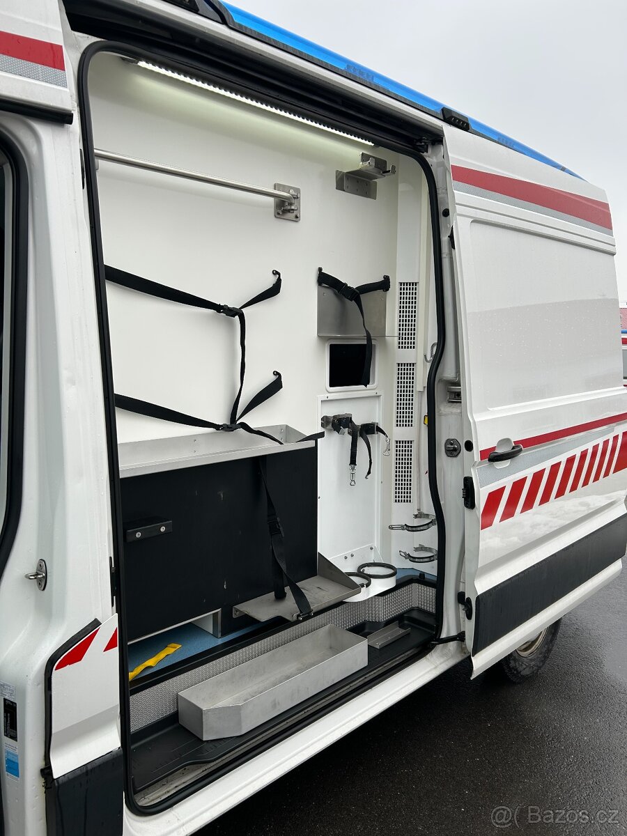 VW Crafter - 2.0 TDI Sanitní vůz - DSG 4x4 - 9