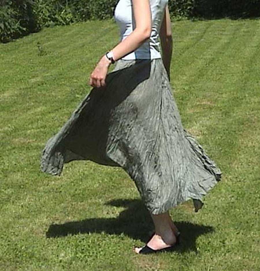 KRÁSNÁ HEDVÁBNÁ, MAČKANÁ SUKNĚ - 9