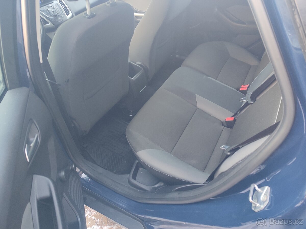 Ford Focus 1.6 TDCi, klima funkční - 9