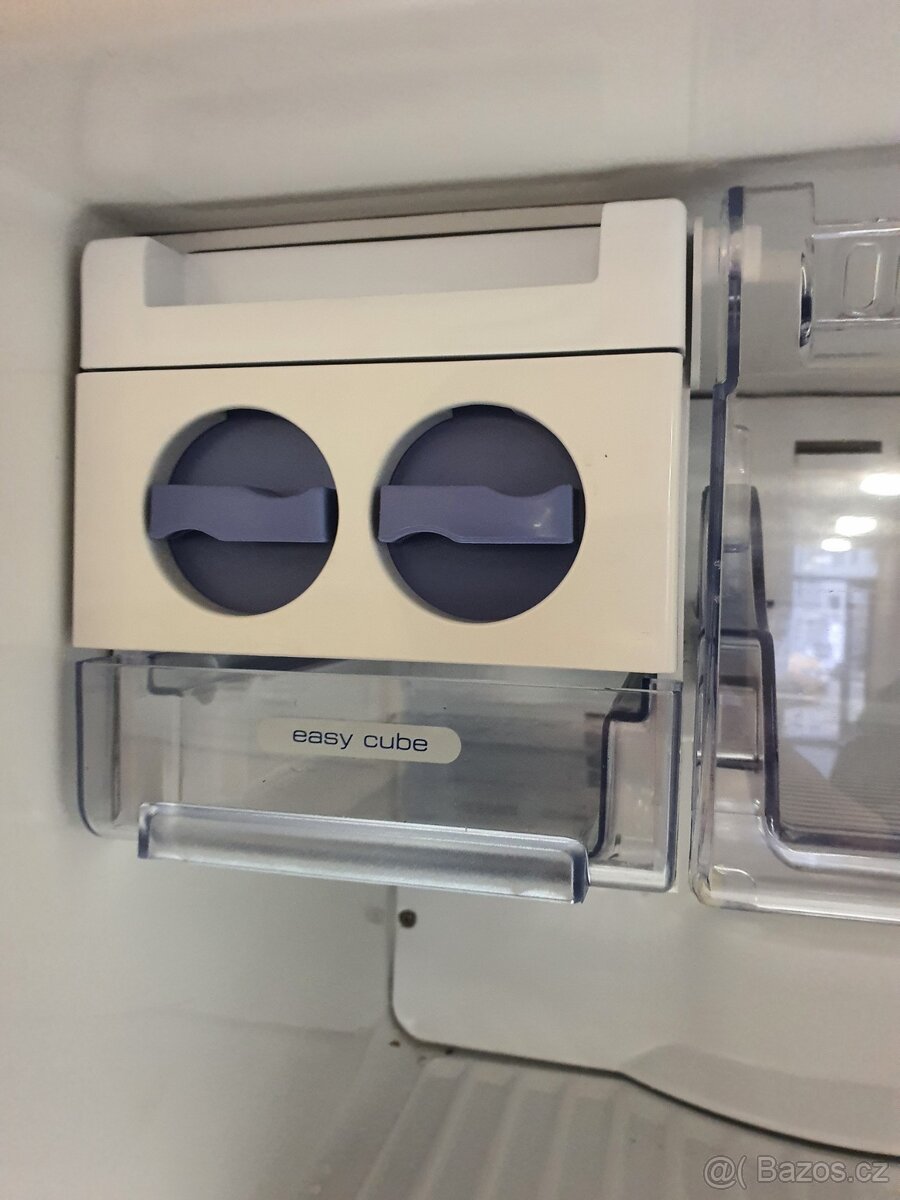 Whirlpool – IKEA velká lednice, výrobník ledu - 9