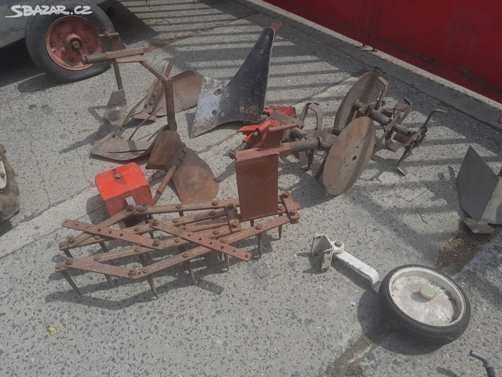 Prodám malotraktor Robi55 s vozikem a dalším příslušenstvím - 9