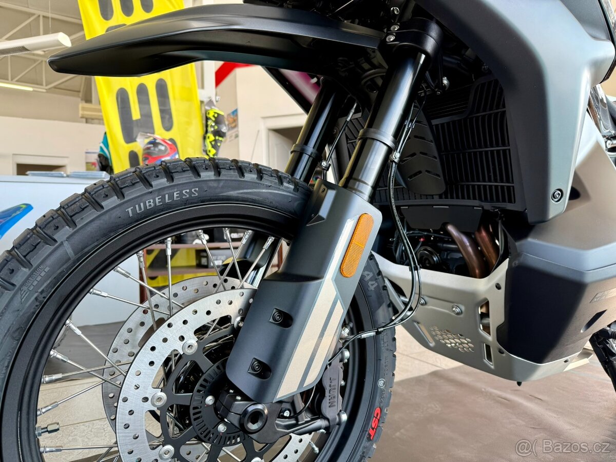 CFMOTO 800MT-X - skladem obě barvy, AKCE HELMA - 9