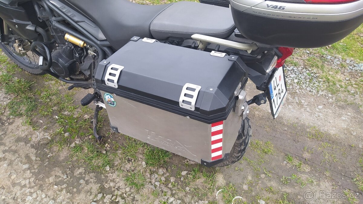 Triumph Tiger 800 XC, r.v.2011 - 9