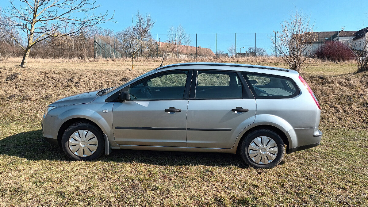 Ford Focus 1,6i - 9