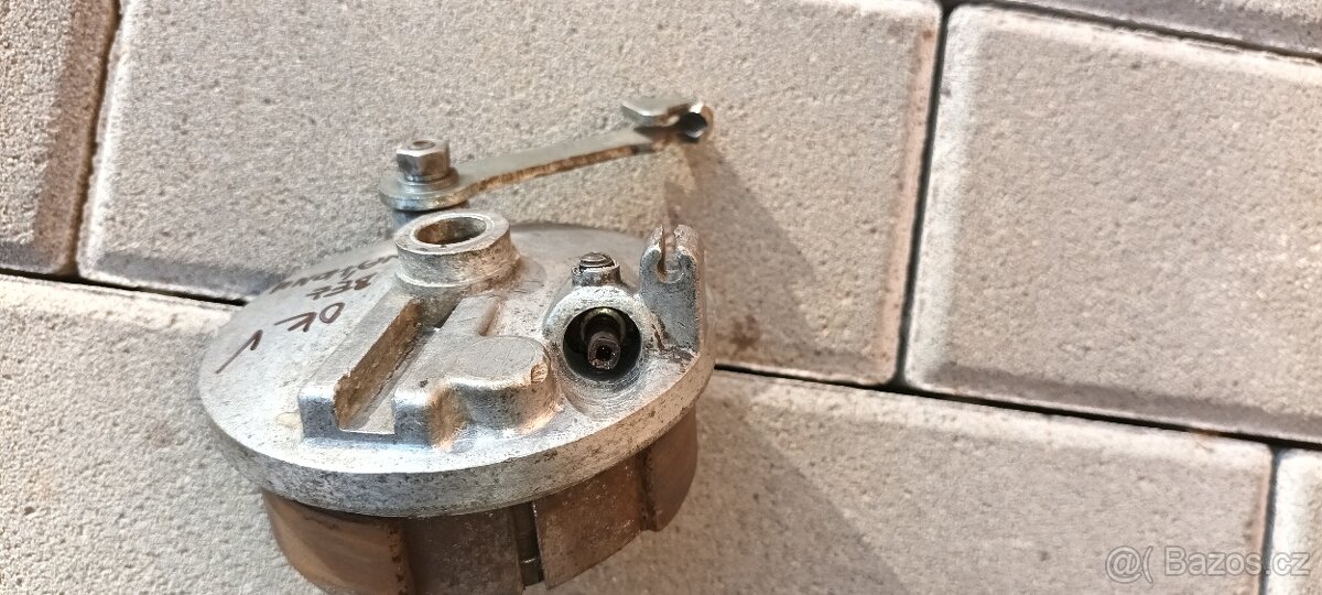 Babetta 210 - kompletní přední brzdový štít - 9