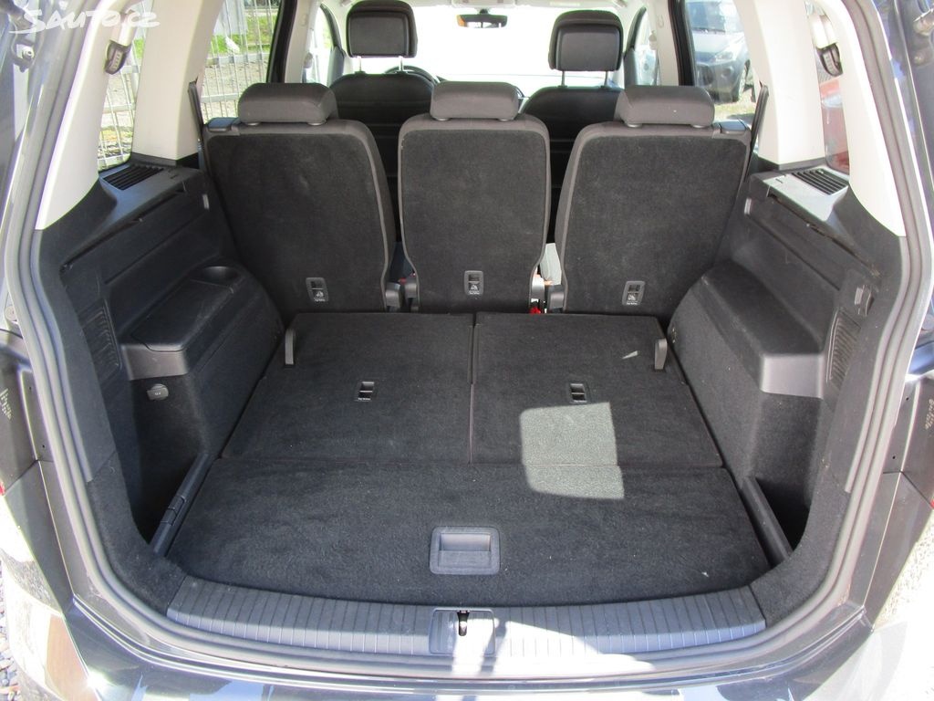 Volkswagen Touran, 1,5TSI-110KW-7-MÍSTNÝ-NOVÁ STK - 9