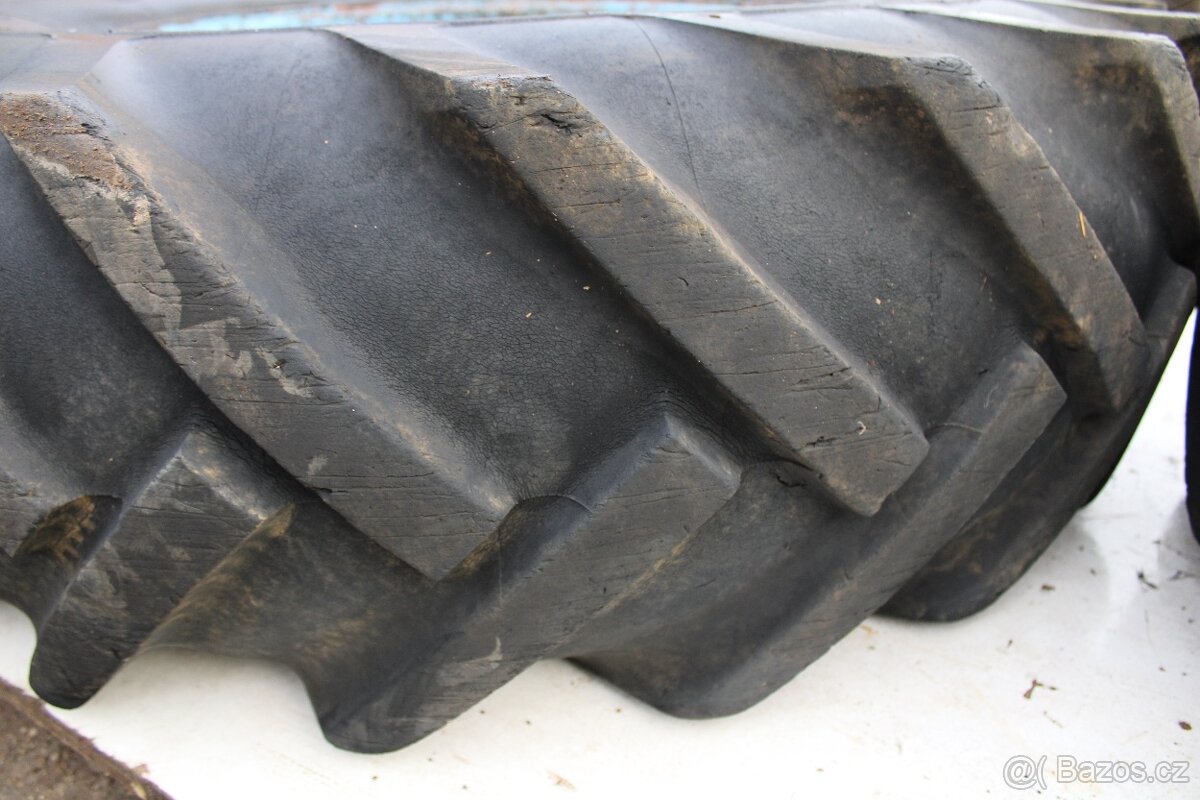 Zetor 6911 zadní kola 16,9-28 barum 50% vzorku - 9