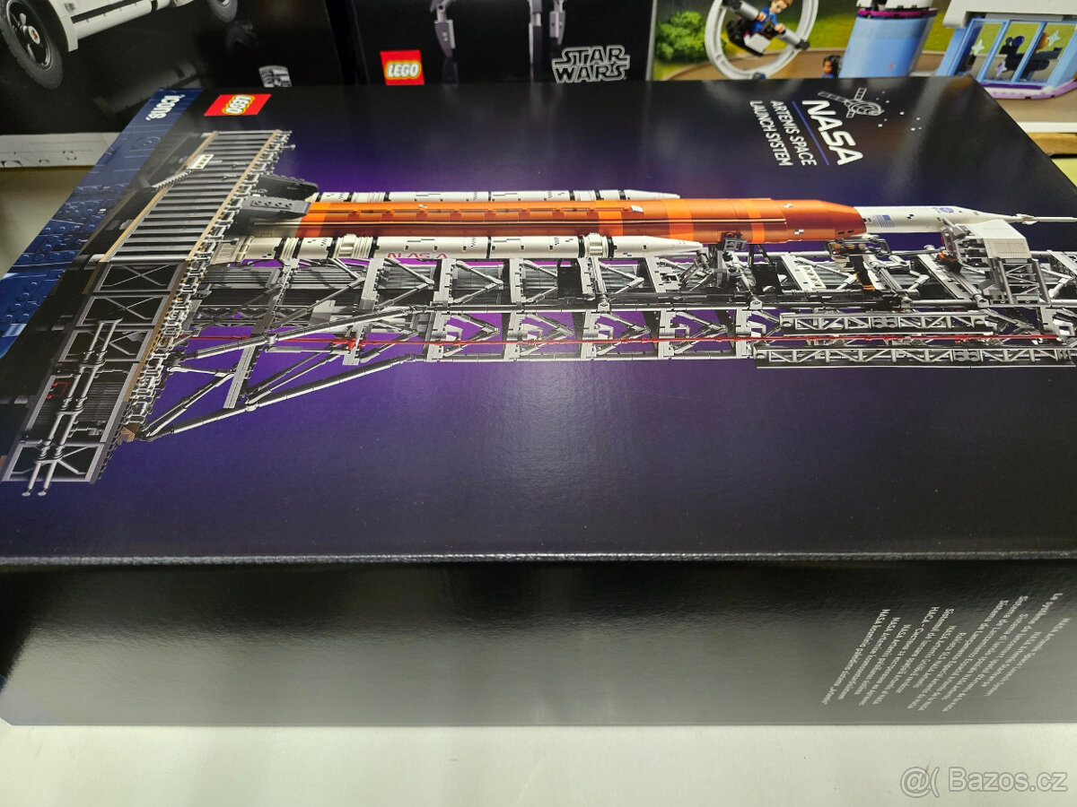 LEGO® Icons™10341 NASA Artemis Space Launch System - 9