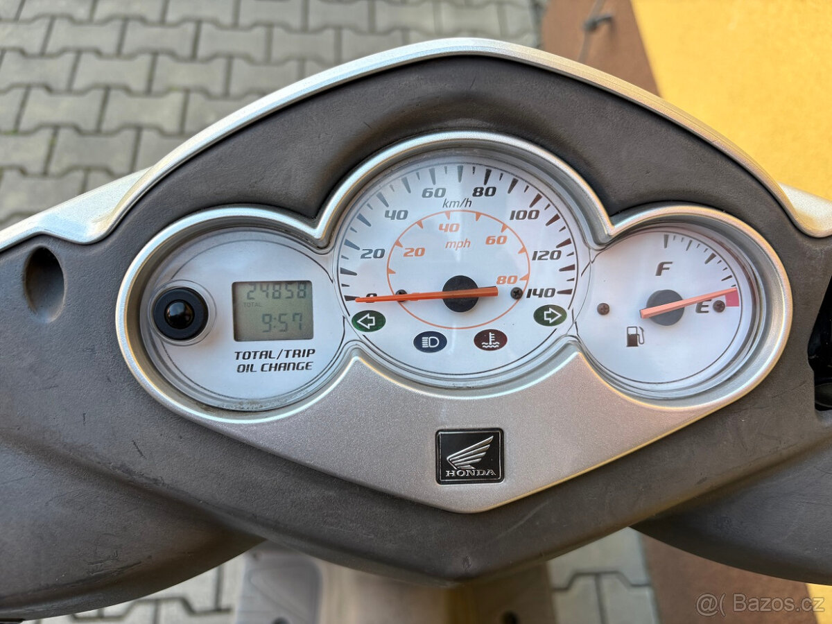 Honda Dylan 150 - 9