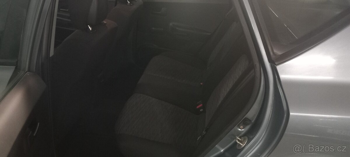 Kia Ceed 1.4 80kw rok 2009 klima 152000km - 9