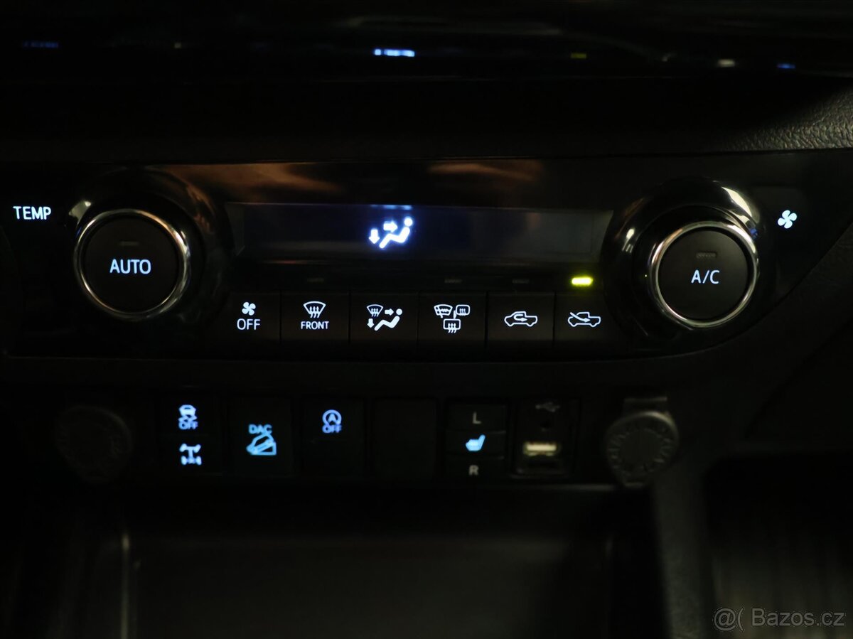 Toyota Hilux 2,8 D-4D 150kW Executive DPH (2021) - 9