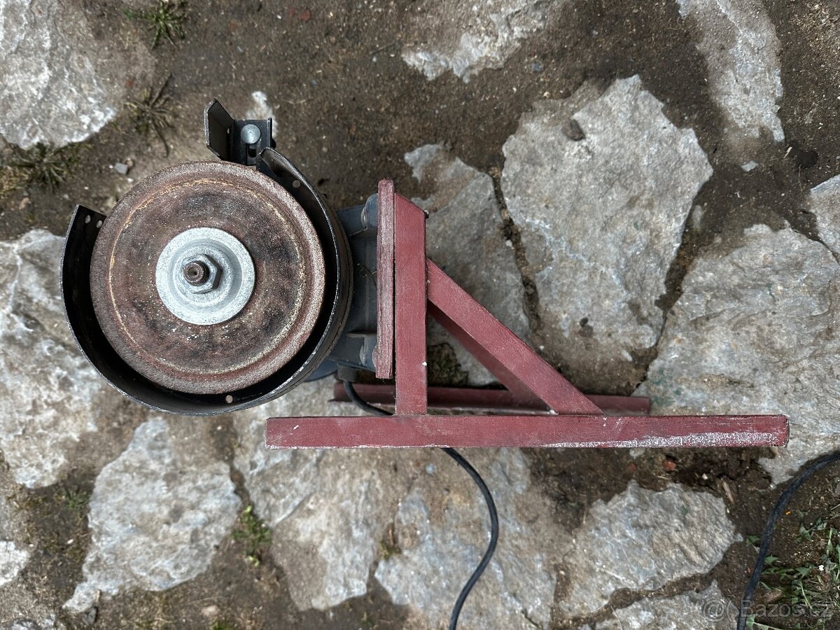 STOLNÍ BRUSKA EINHELL DSC 150 - 9