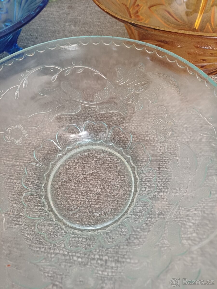 Skleněné mísy a tacy - 9