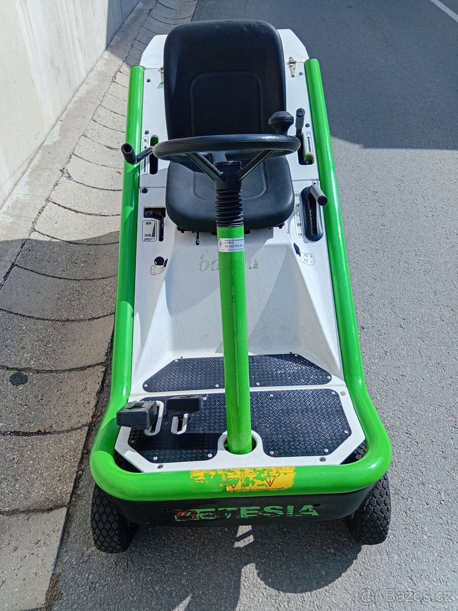 Prodám zahradní traktor Etesia Bahia MHHE Hydro - 9