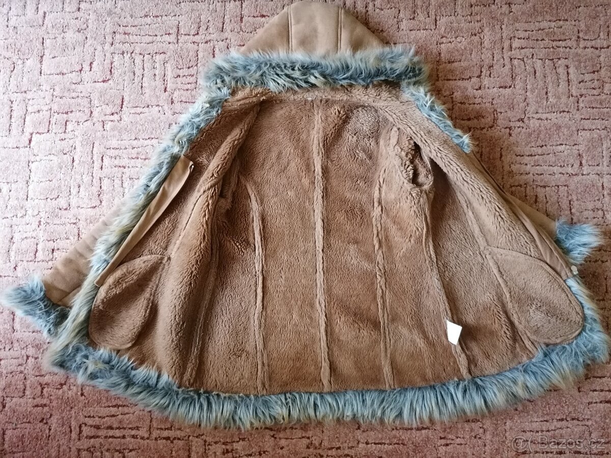 Dámský kožich s kapucí - 9