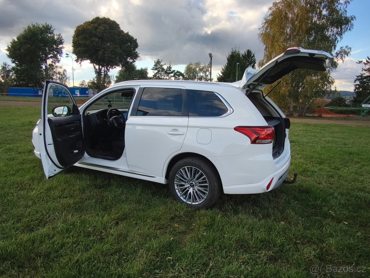 Mitsubishi Outlander 2,4 PHEV r.v. 2021 odpočet DPH - 9