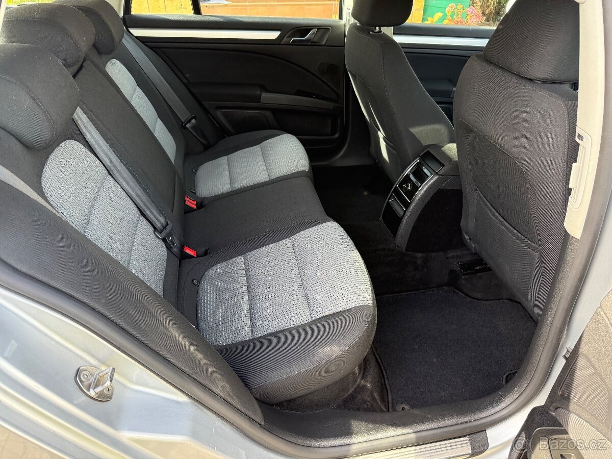 ŠKODA SUPERB KOMBI 2011 2.0TDI AMBITION - 9