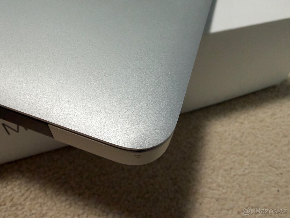 MacBook Air 13” 2015 / i5 / 8GB / 128GB - 9