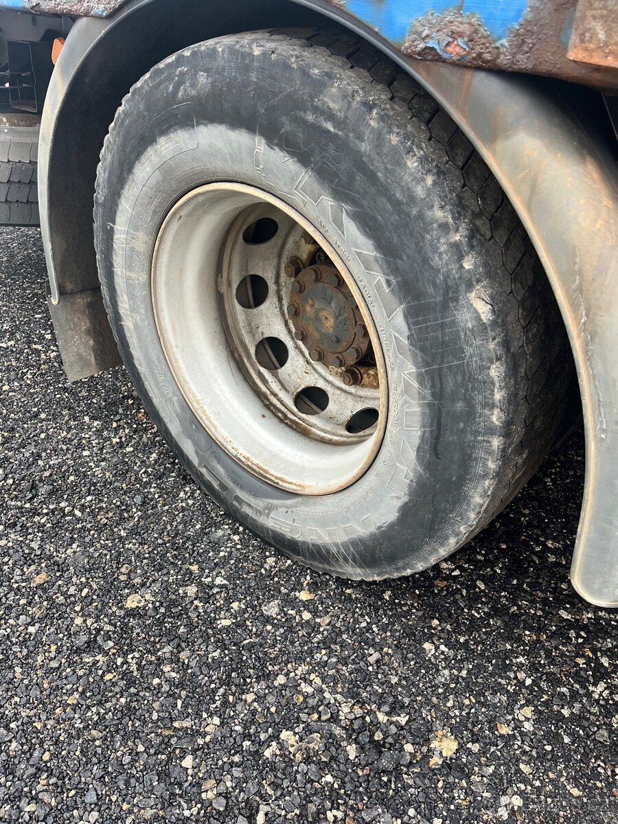 6ks Pneumatika s diskem 315/70 R22.5 - 9