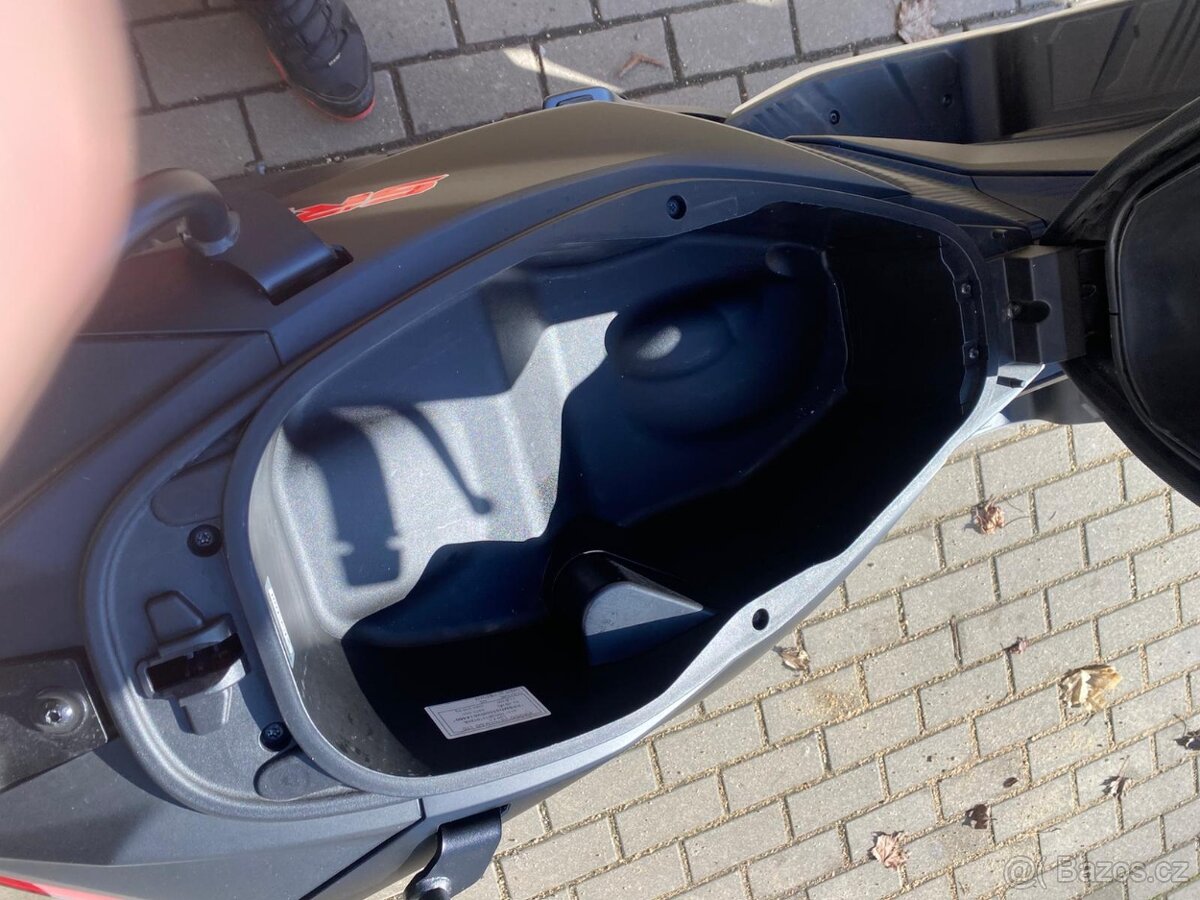 Aprilia SR GT 125 - 9