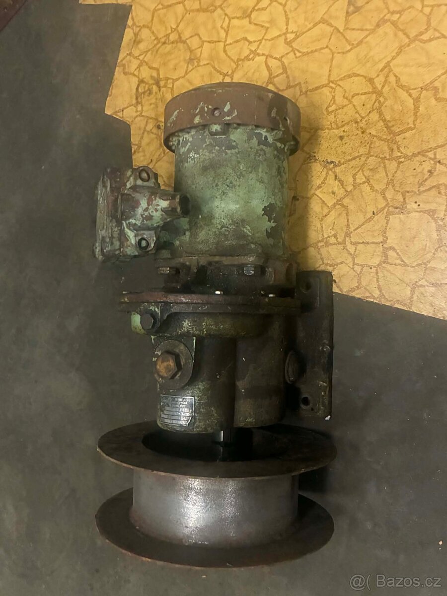 Elektromotor s převodovkou - 9