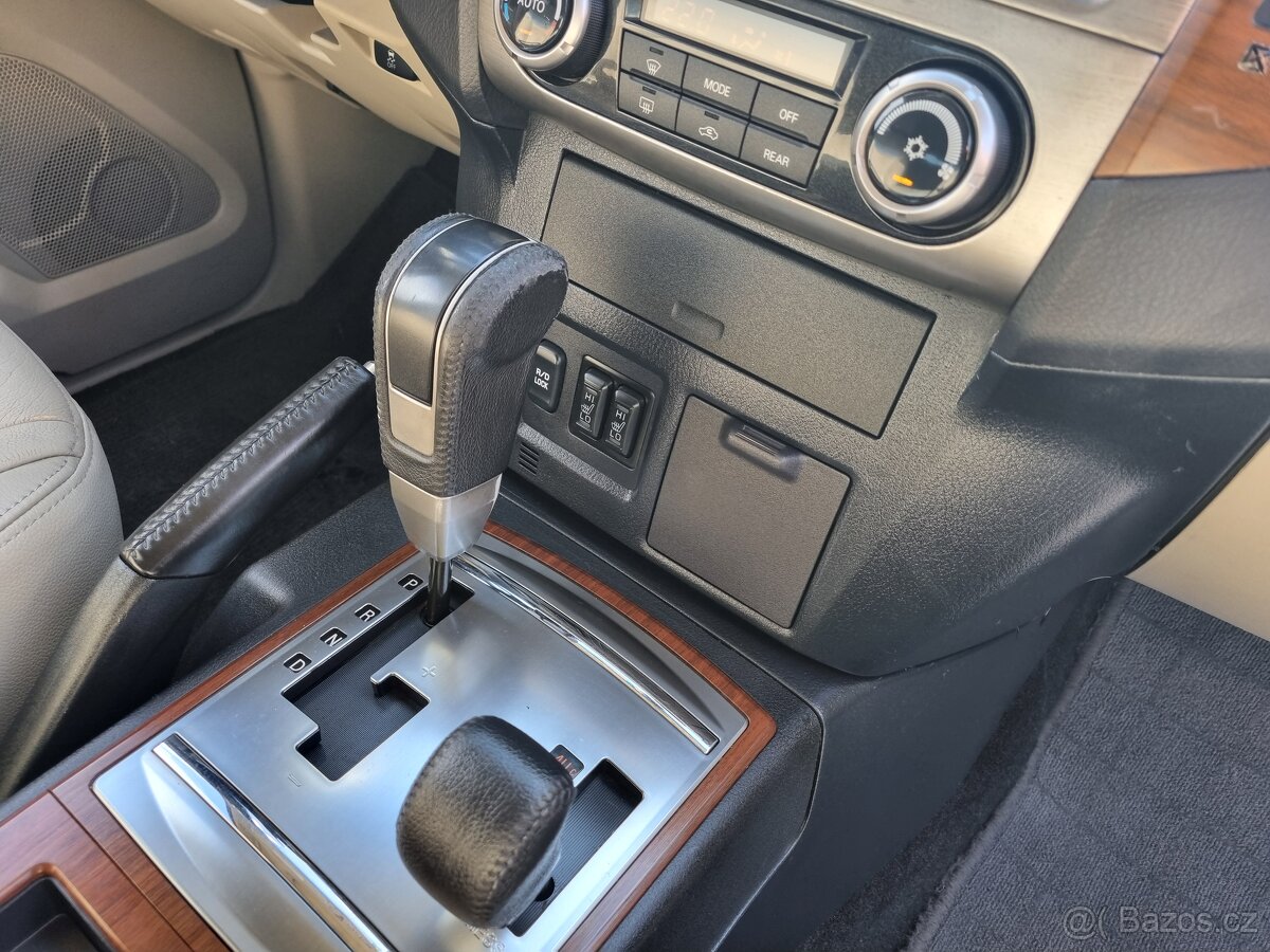MITSUBISHI PAJERO 3.2DiD 147KW R.V.2012/7-MÍSTNÉ - 9