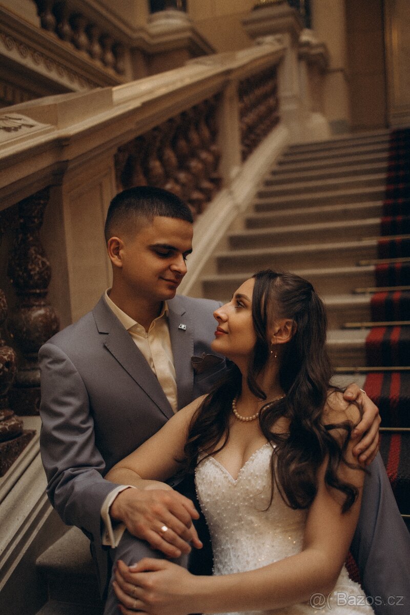 Svatební šaty, elegantní, třpytivé, s výstřihem do V, střih - 9