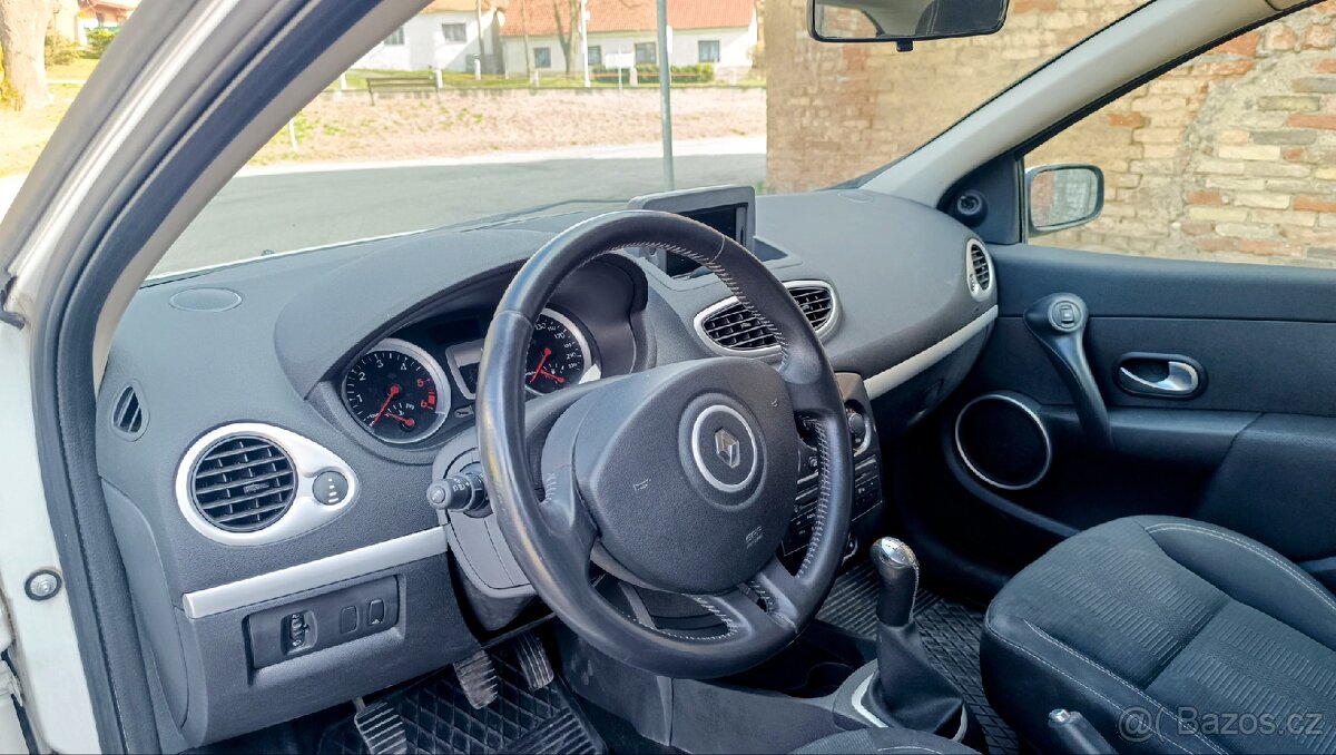 Renault Clio 1.5 DCi - 9