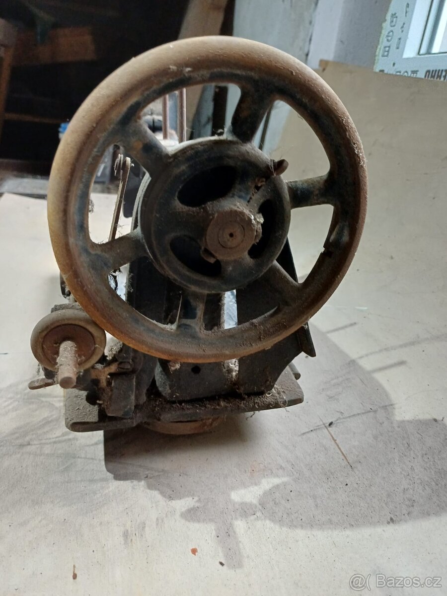 staré šicí stroje k renovaci - 9