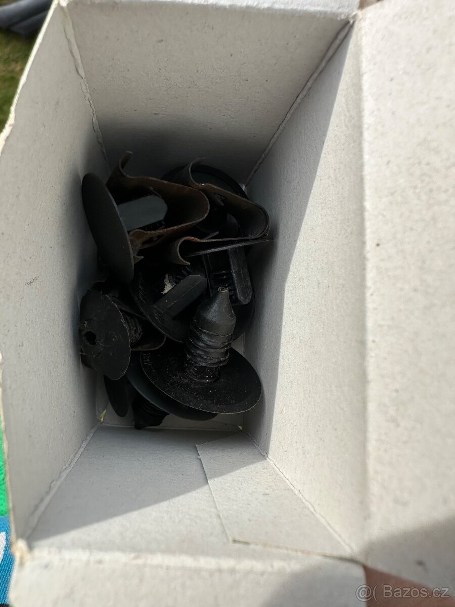 Prodám díly černé stropnice golf 2 - 9