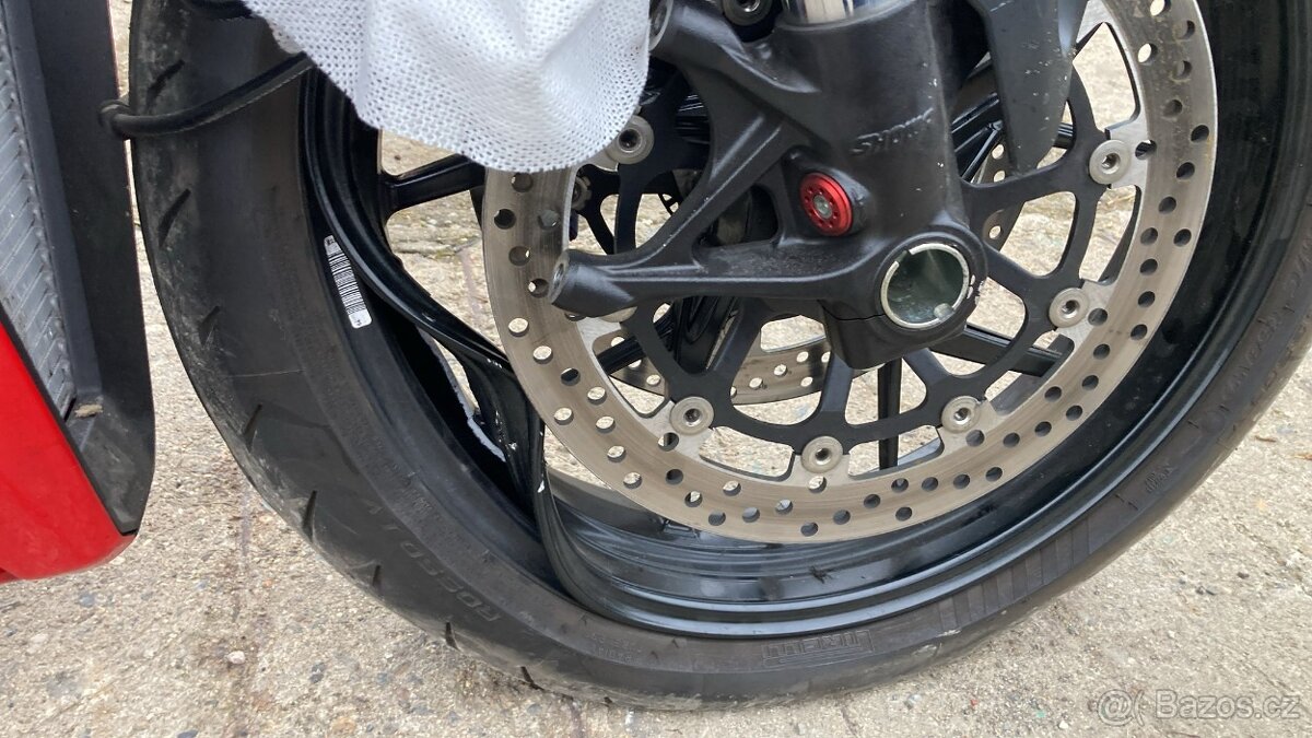 Ducati Streetfighter V2 - 9