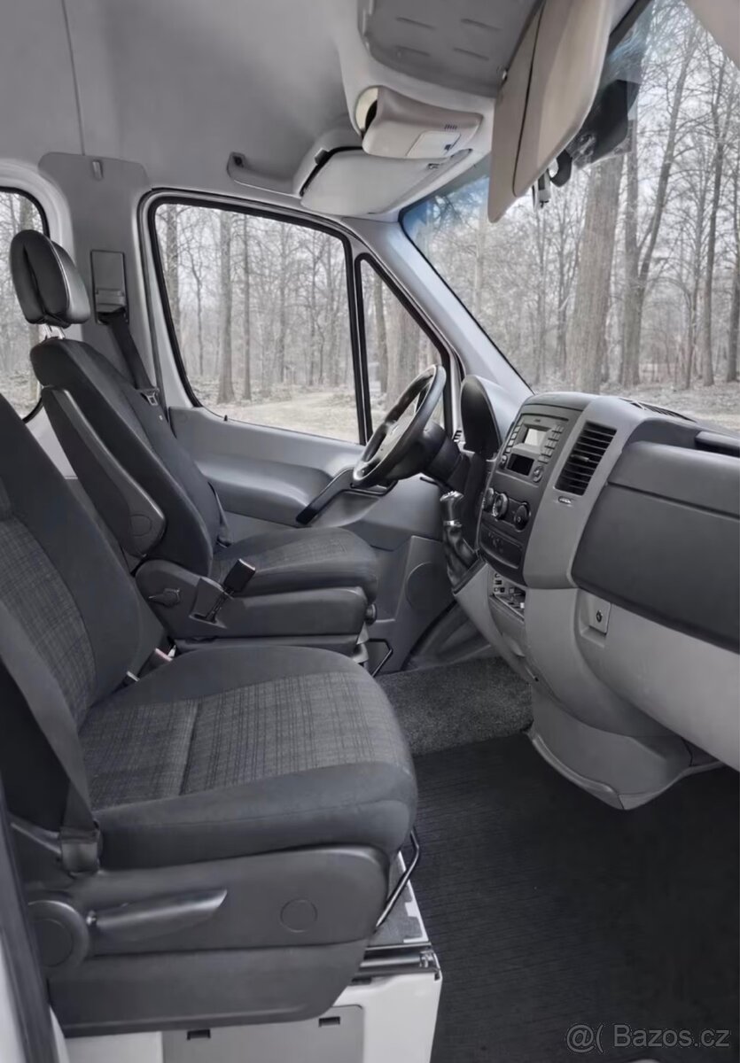 Mercedes-Benz Sprinter - 9