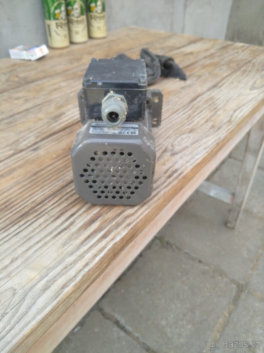 Elektromotor s převodovkou - 9