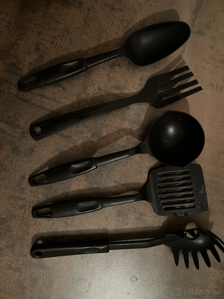 Pánve a další nádobí a náčiní - 9