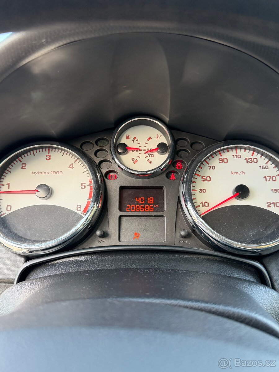 Peugeot 207, 1.6 68kw, rok 2011 - 9