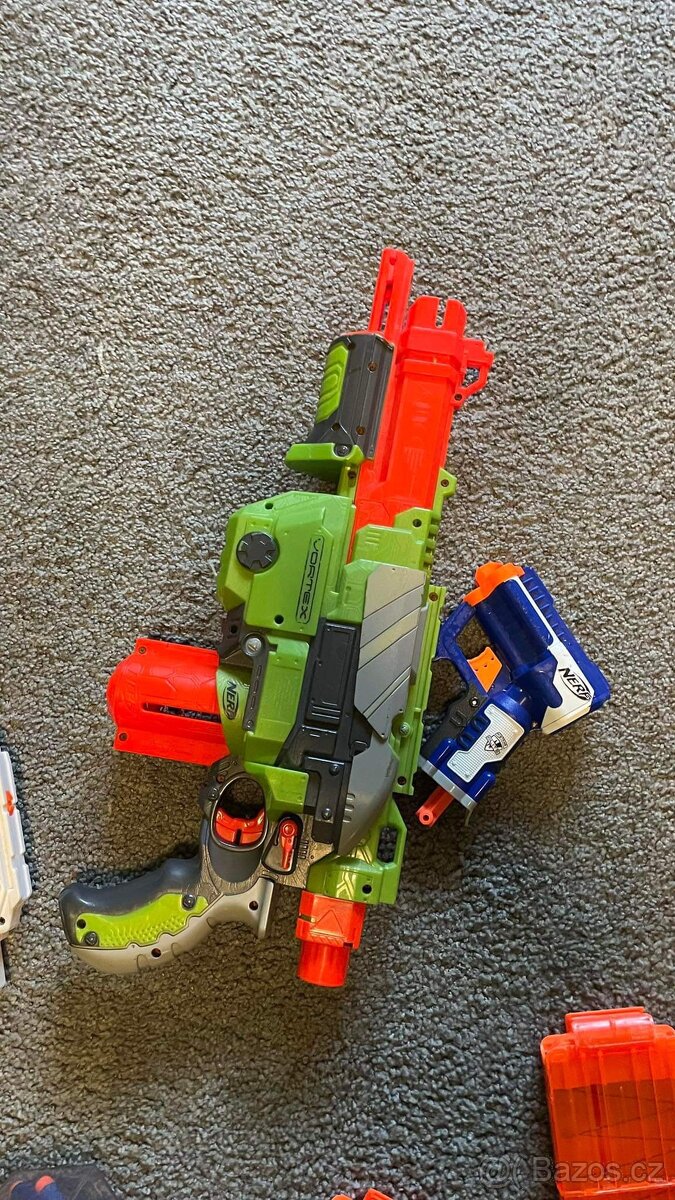 NERF stojan + pistole - 9