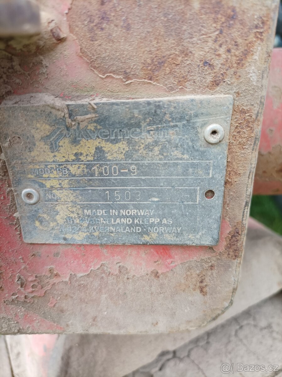Pluh Kverneland PB-100 6radl. - 9