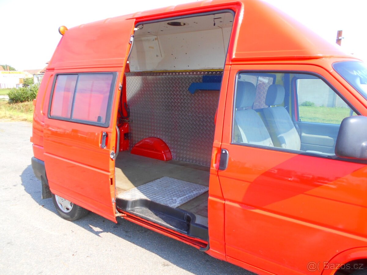 VOLKSWAGEN TRANSPORTER - 9