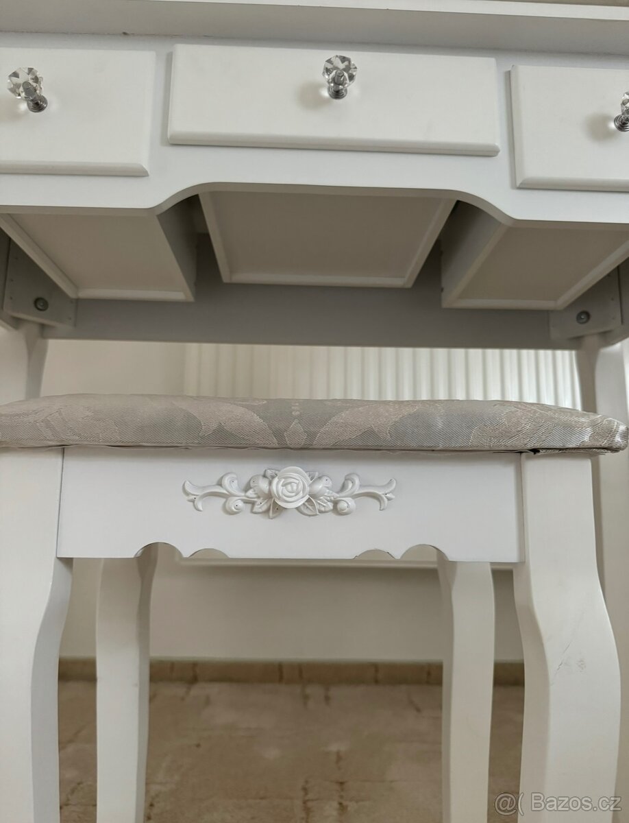 Kosmetický stolek pro slečnu - 9