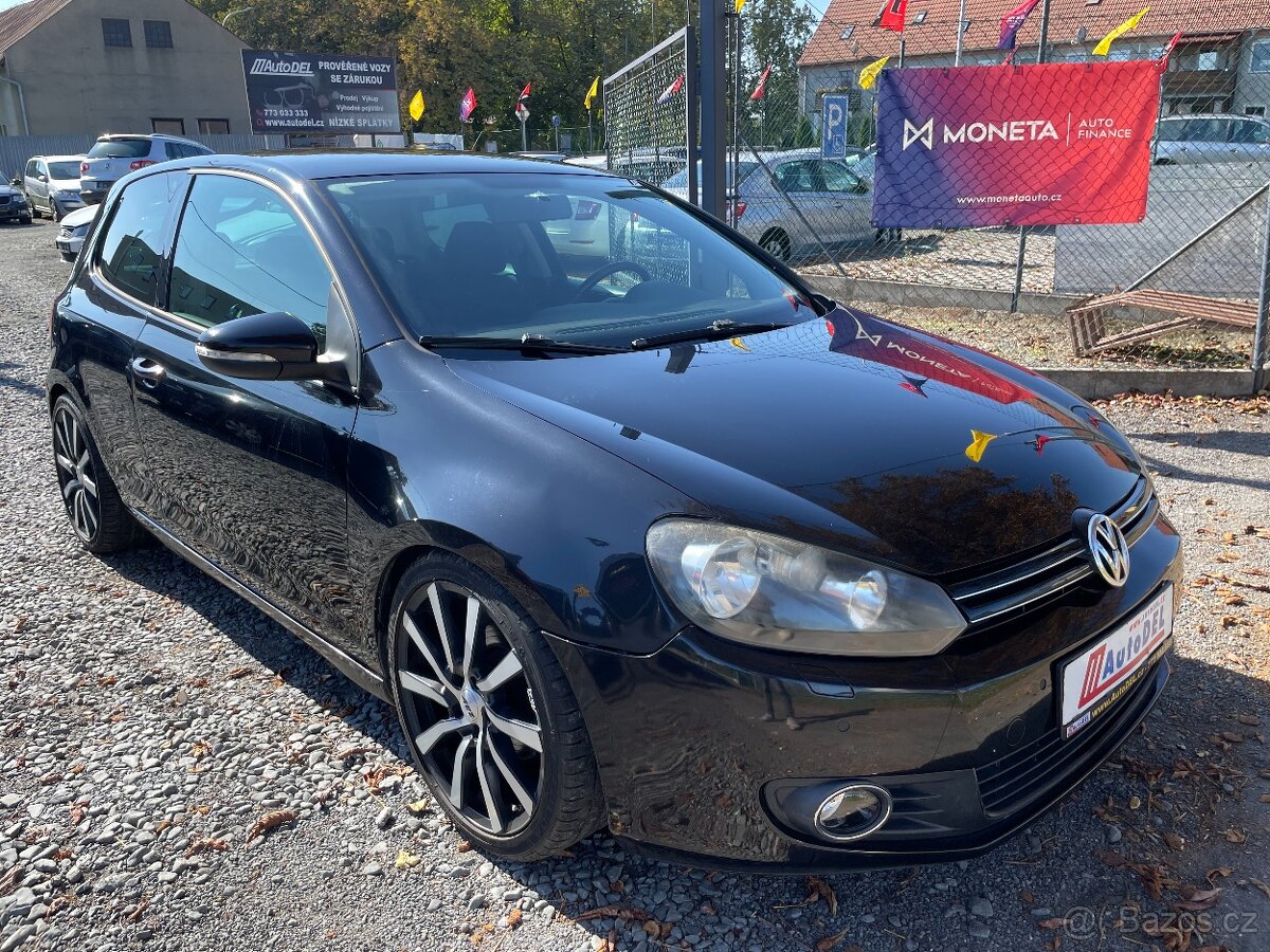 VW Golf 1.6 MPi Senzory, ALU, Výhřev Sedadel - 9